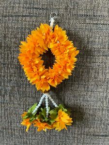 Gajra Hanging