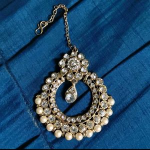 Elegant Kundan &amp; Pearl Maang Tikka Set