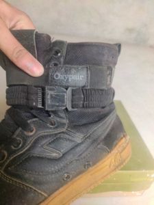 HIGH ANKLE AIR SHOE