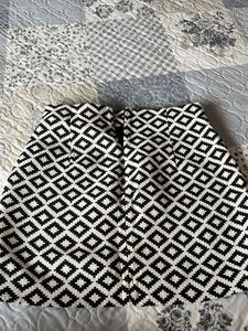 Monochromatic Diamond Pattern Skirt Eur S
