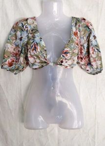 9105. Floral Twist Front Crop Top