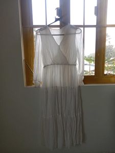 Elegant White Tiered v-neck Midi Dress with long s