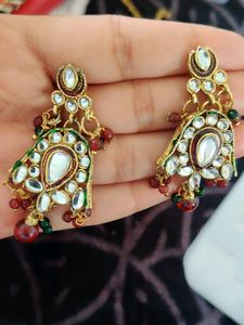 !!!PRICE DROP!!! Kundan Set With Maang Tikka And Earrings