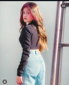 H&amp;M Chic Ring Detail Cut-Out Crop Top