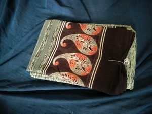 Elegant Green Paisley Print Saree