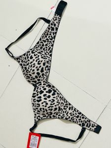 32B Woman Bra