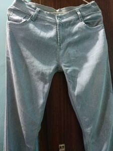 slim jeans with back embroidered pockets