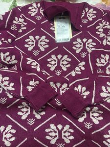 Cozy Knit Sweater with Elegant Pattern