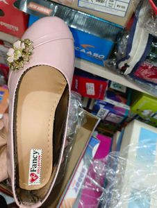 Elegant Pink Flats with Flower Detail