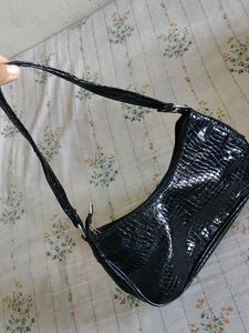 Chic Black Croc Embossed Shoulder Bag