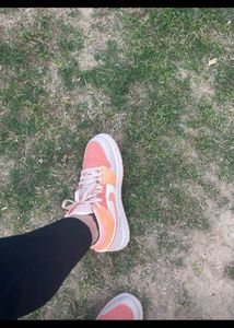 Jordan 1 Mid ‘Apricot’ (W) – Size EU 40 / UK 6