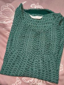 💚💚new green Chevron Pattern Top
