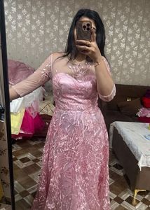 Stunning Pink Embroidered Gown🩷🎀🦋