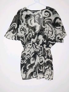 Chic patterned Black-n-white blouse
