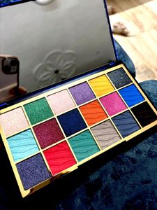 Makeup Revolution Eyeshadow Kit