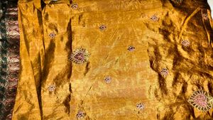 Elegant Gold Silk Saree