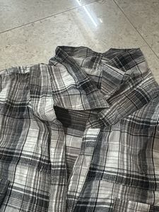 Long Sleeve Button-Up Shirt with pockets on