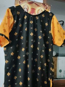 Comfortable Black &amp; Yellow Nightgown