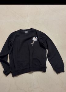Cute Daisy Embroidered Black Sweatshirt