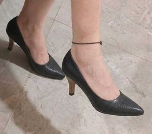 pointed toes pumps heels