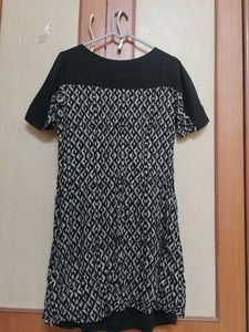 Chic Black &amp; White Geometric Dress