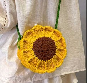 Crocheted Daisy Crossbody Bag