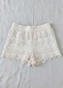 Elegant White Lace Shorts
