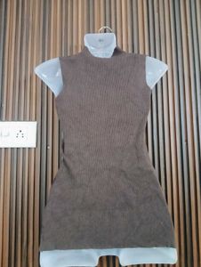 Chic Sleeveless Mock Neck Top