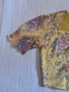 Yellow floral crop top (Outryt)