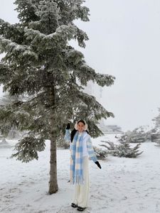 Blue and white scraf