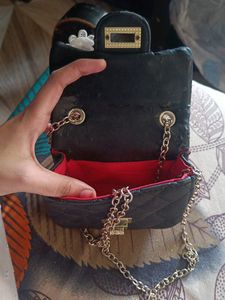 ✨.Sale💫Stylish Sling Bag For Girls With Golden Ch