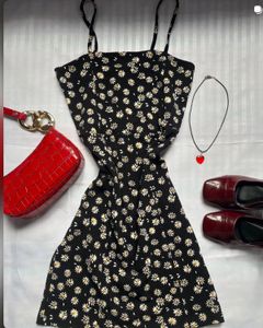 Chic Black Daisy Print Mini Dress