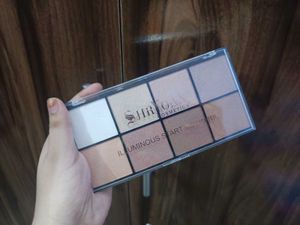 shryoan highlighter pallete