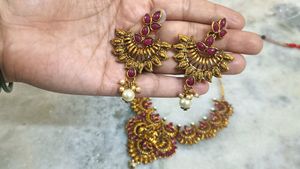 A Beautiful Neck Set With Earrings Maangtika