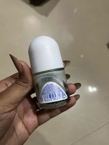 NIVEA Natural Glow Roll-On Deodorant
