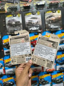 Hot Wheels 1970 Plymouth road runner/ 66 buick