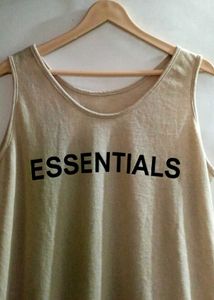 ESSENTIALS SLEEVELESS TANK TOP.