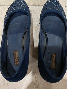 Blue Embellished Pointed heels
