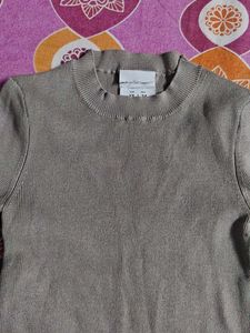 it's a cute crop top for daily and casual wear