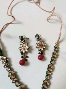 Elegant Kundan Necklace &amp; Earring Set