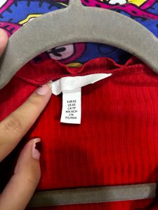 Chic Red Button-Up Crop Top