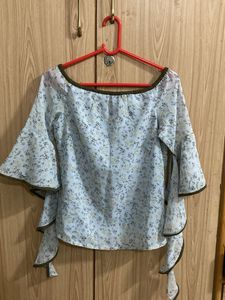 Top with spiral sleeves
