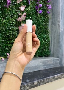 E.L.F. Hydrating camo concealer in Light sand