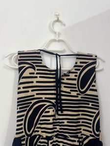 Stylish Patterned Dress with Belt