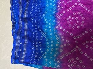 Elegant Double-Shade Bandhani Saree with Silver Za
