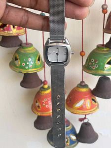 fastrack Elegant Silver Mesh Strap Watch
