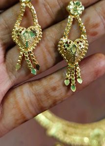 Elegant Gold Necklace &amp; Earring Set