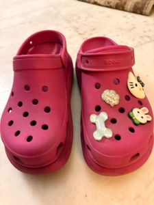 Pink Crocs with free gibitz