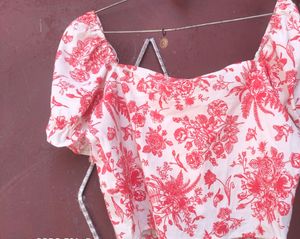 White 🤍 crop  Top With Red Flower Print 🍒