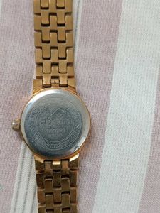 Elegant Gold-Tone Quartz Watch